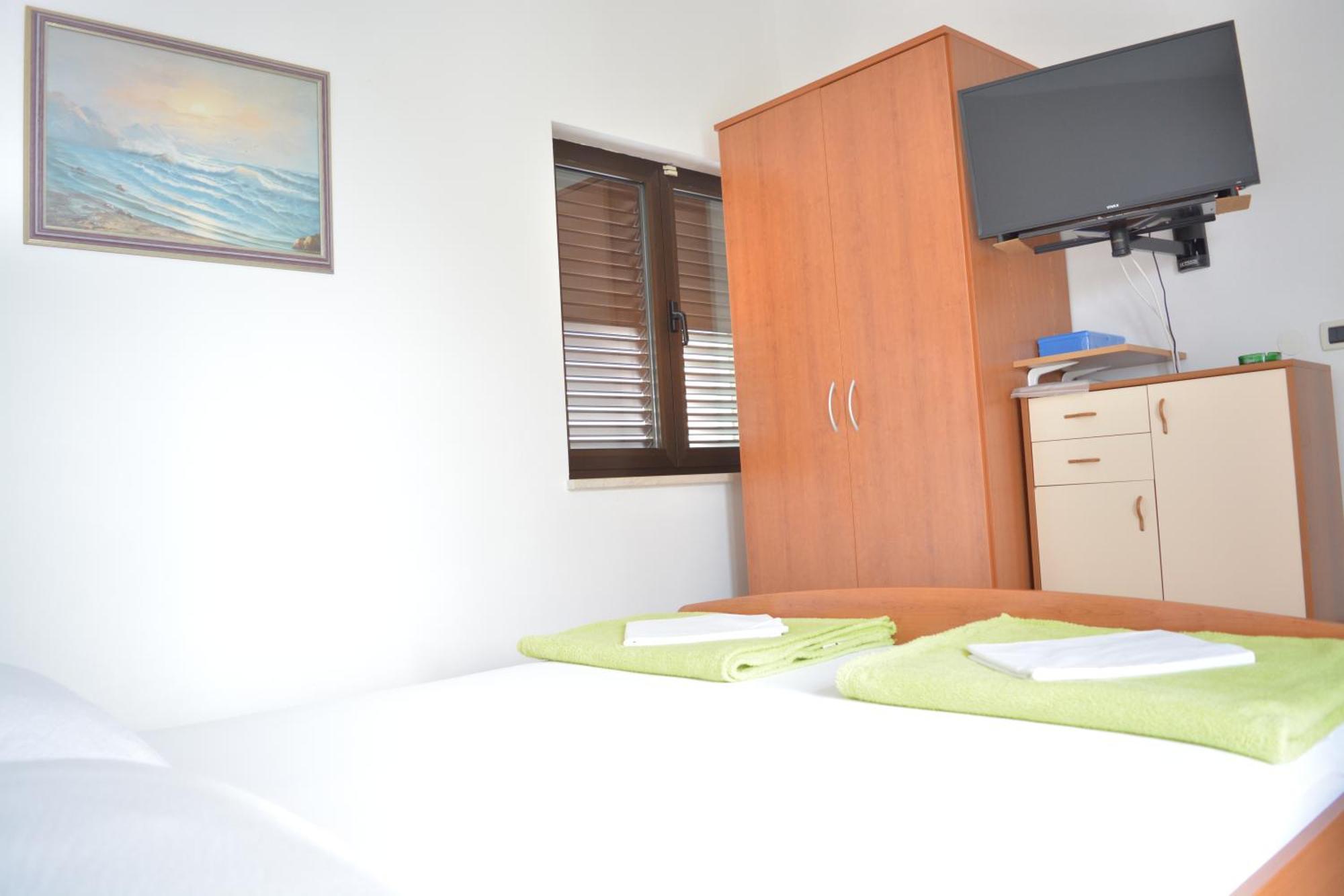 Apartment Apartments Marinko Promajna